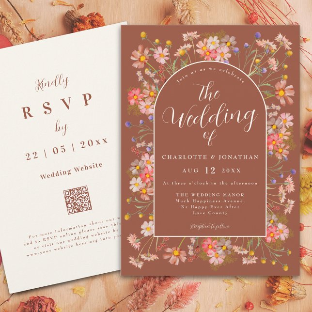 Vildblomma Brändorange Terrakotta Höstbröllop Inbjudningar (Wildflower elegant floral arch terracotta burnt orange fall wedding invitation with rsvp qr code)