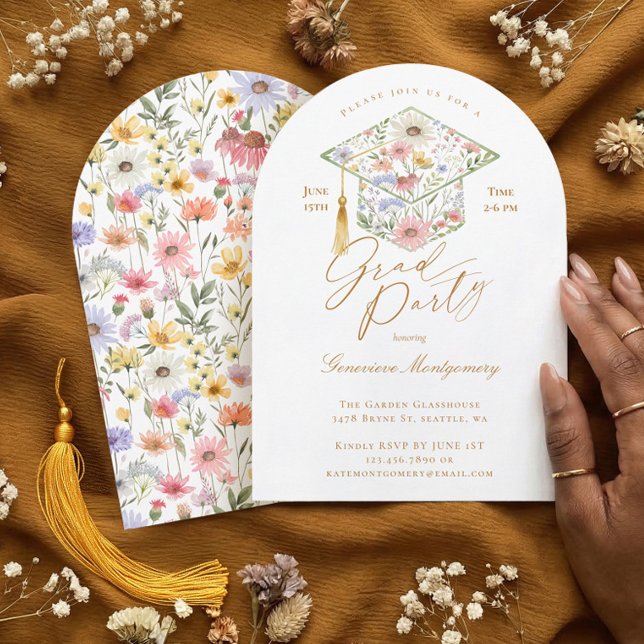 Vildblomma examensmössa Boho examensfest trädgårds Inbjudningar (Wildflower Grad Cap Boho Graduation Garden Party Invitation)