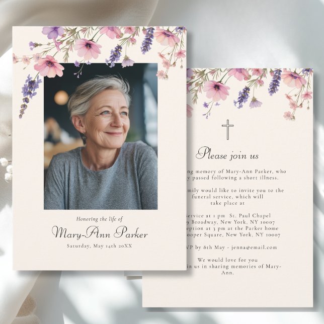 Vildblomma "Livets firande" Foto Begravning  Inbjudningar (Wildflower "Celebration of Life" Photo Funeral Beige Purple Pink Invitation)