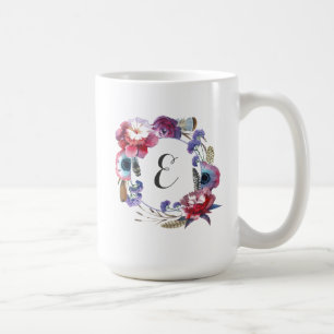 Vildblommapionblommigt med monogramen för fjädrar kaffemugg