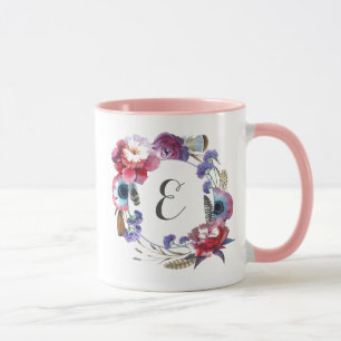 Vildblommapionblommigt med monogramen för fjädrar mugg