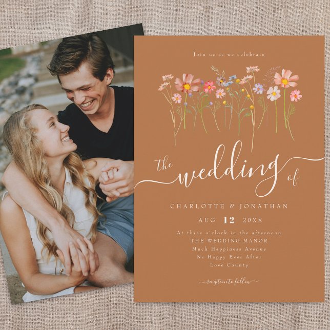 Vildblommeäng Boho Foto Brun Socker Beige Inbjudningar (Wildflower meadow fall florals photo brown sugar beige burnt orange wedding invitation)