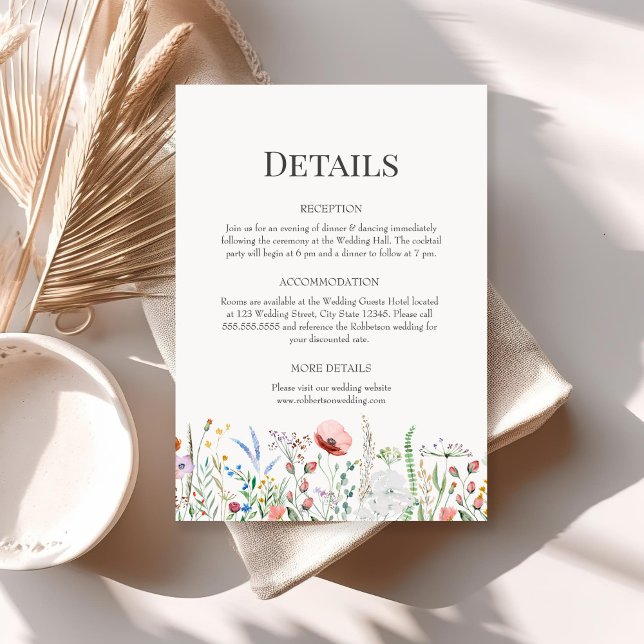 Vildblommeäng Bröllopsinformation Kort (Boho Watercolor Wildflower Wedding Details Invitation on a sunny boho table with dry flowers.)