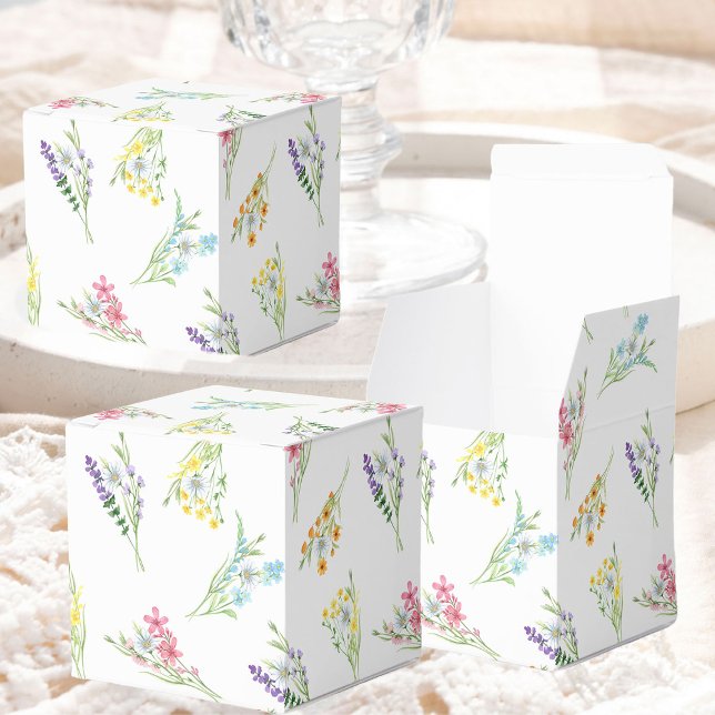 Vildblommig bröllop vacker ängblomma presentaskar (Favor Boxes from the Wildflower Meadow wedding collection by Darling & May)