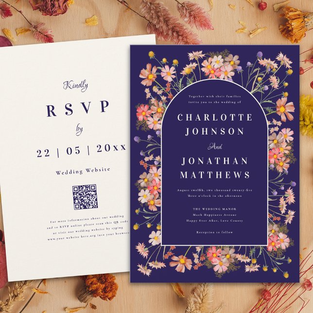Vildblomsterbåge Marin Terrakotta Höstbröllop Inbjudningar (Elegant wildflower arch navy blue terracotta burnt orange peach fall wedding invitation With QR code)