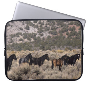 VildMustanghästar i öknen 2 Laptop Sleeve