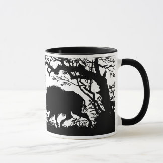 Vildsvin som rotar i en skog - tysk Silhouette Mugg