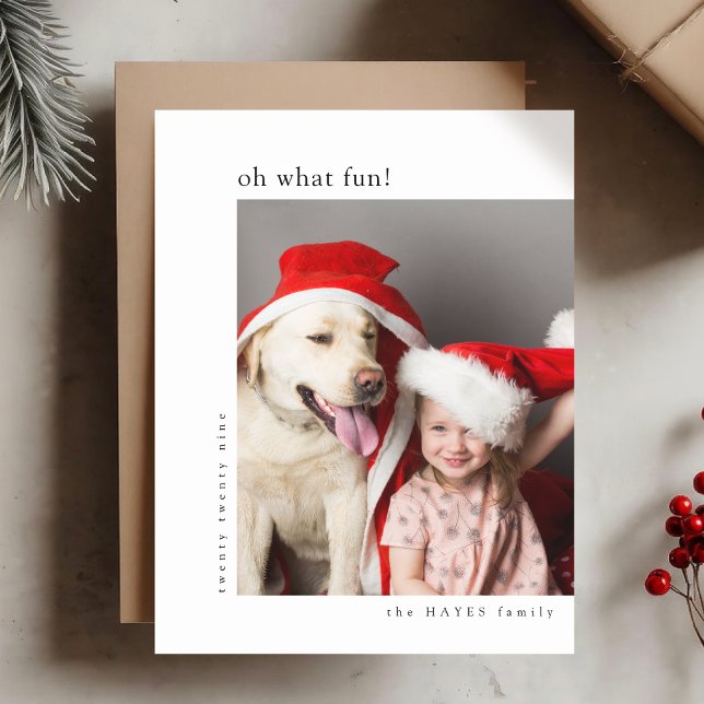 Vilken Roligt! Modern minimal julfoto Red Julkort (Share festive joy with a modern "Oh What Fun!" photo card by Guava)