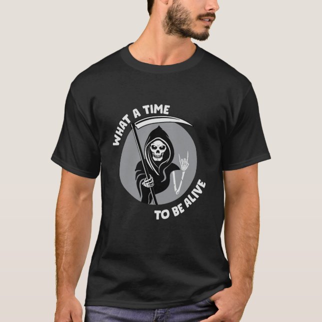 Vilken Tid Att Vara Vid Liv T Shirt (Framsida)