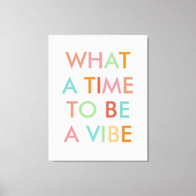 Vilken tid ska vi ha för att vara en vibe Motivati Canvastryck (Framsida)