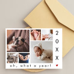 Vilket år! Modern enkel 6-bildscollage Julkort<br><div class="desc">Skicka dina personliga jul- och nyårsönskningar till din familj och vänner medan du visar upp några av dina favoritögonblick från året! Detta moderna minimalistiska julkort med flera foton har en collage av sex fyrkantiga bilder i en modern komposition. Längst ner, i en enkel typografi, står det "Åh, vilket år!" och...</div>