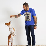Vill du ha Hund för att skapa Anpassningsbar för l T Shirt<br><div class="desc">Den här t-tröjan med roligt är ett redo som ska anpassas med ett foto av hund (eller något annat husdjur) och som befinner sig i stil på gammaldags western som du vill poster med texten VILKEN DU VILL HA FÖR ATT ÄTA HOMEWORK.</div>