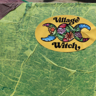 Village Witch Ovalt Klistermärke