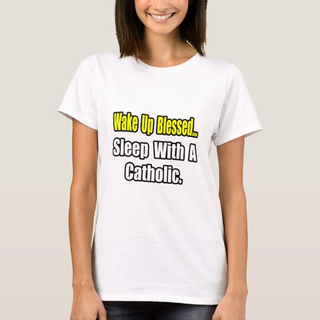 Vilo med katolik tee shirt (Framsida)
