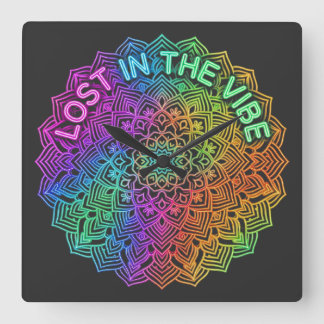 Vilse i Vibe Regnbåge Neon Mandala Grafik Fyrkantig Klocka
