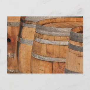 Vin Barrels som används för förvaring av Vintage V Vykort