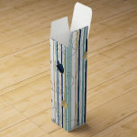 Vin Chanukah Box stripe Confetti Presentask För Vinflaska<br><div class="desc">Anpassa genom att lägga till din egen text var som helst på vin-rutan. Välj ditt favoritteckensnitt stil, färg och storlekt. Många textredigerar också verktyg. Gör det till roligt! Tack för att du stannade och shoppade förbi. Ditt företag är mycket uppskattat. Njut! Chag Chanukah/Hanukkah!! Stil: Presentask för Vinflaska Pressar upp flaska...</div>