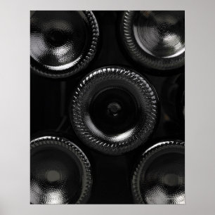 Vin flaskor i källaren vin. Endast grund Poster