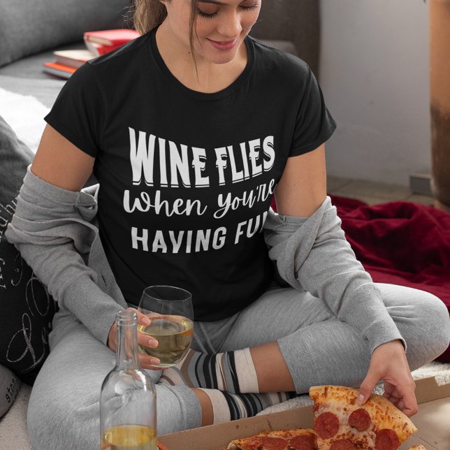 Vin flyger när du har Roligt T Shirt (Wine Flies When You're Having Fun Wine T Shirt for Women)