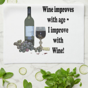 Vin förbättrar med ålder, mig förbättrar med vin! kökshandduk