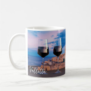 Vin-glas med tanke på solnedgången över Valletta Kaffemugg