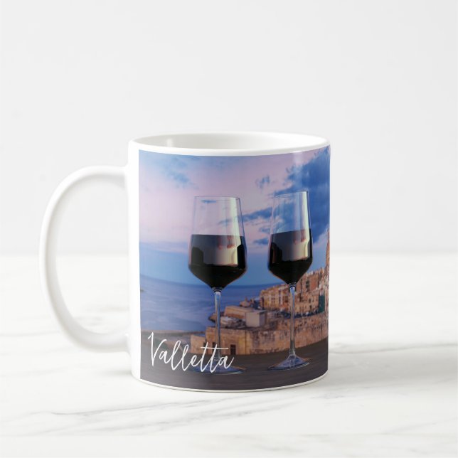 Vin-glas med tanke på solnedgången över Valletta Kaffemugg (Vänster)