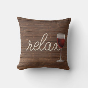 vin glas på teakträ kudde
