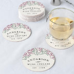 Vin Land | Personlig Home Vin Cellar Underlägg Papper Rund<br><div class="desc">Uppgradera din egen vinoupplevelse med dessa personlig pappra vin-underlägg med en arbour av druvor och löv av druvor i en rustisk vintage som etsas i stil. Anpassa med din familj namn,  "vin-källare" och år etablerat. En unik och tankeväckande gåva till nyfödda,  nya husägare och alla vin älskare!</div>