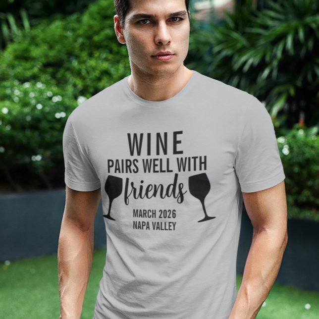 Vin passar bra med vänners vinsmakningsresa  t shirt (Skapare uppladdad)