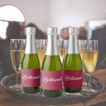 Vin Red Stylized Script Bröllop Bridesmaid<br><div class="desc">Självhäftande etiketter för bröllop minismousserande vin flaskor som har ett trendig,  vin red färg tillsammans med "Bridesmaid" tryckt i vitt,  stiliserat skript. En underbar idé när du lägger ut dina brudtärnor och planerar för en bachelorette-fest!</div>