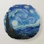 Vincent Van Gogh är Starry Natt Rund Kudde<br><div class="desc">Njut av Vincent Van Goghs skönhet i Starry Natt med den här högkvalitativa reproduktionen. Äger en biet av konsthistorik och låt Van Goghs mästerverk belysa era omgivningar.</div>