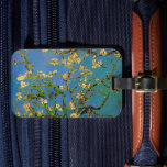 Vincent van Gogh - Blossoming Almond Träd Bagagebricka<br><div class="desc">Blossoming Almond Träd (1890) av Van Gogh är en vintage post impressionism bra konst blommigt fortfarande livmålning. Ett gren från en mandel träd i blomning i en vår-trädgård med blå himmel i bakgrunden. Vita blommor blommar. Om konstnären: Vincent Willem van Gogh (1853-1890) var en målare från post impressionist vars verk...</div>