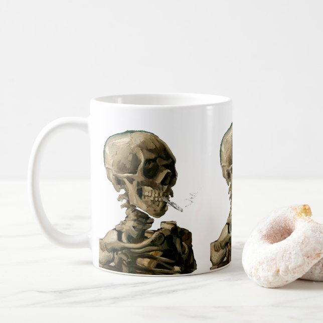 Vincent van Gogh - Skull med Burning Cigarette Kaffemugg (Med munk)