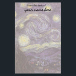 Vincent van Gogh - Starry Night Brevpapper<br><div class="desc">Starry Night (1889) av Vincent van Gogh är en vintage post impressionism bra konst liggande naturmålning. En syn på en stad i dalen på natten med molnen snurrande, stjärnorna skugga och en vacker gyllene gult krescent måne. Den målades under dagen från minnet och är van Goghs mest berömd målning. Om...</div>