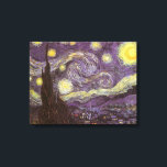Vincent van Gogh - Starry Night Canvastryck<br><div class="desc">Starry Night (1889) av Vincent van Gogh är en vintage post impressionism bra konst liggande naturmålning. En syn på en stad i dalen på natten med molnen snurrande, stjärnorna skugga och en vacker gyllene gult krescent måne. Den målades under dagen från minnet och är van Goghs mest berömd målning. Om...</div>