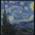 Vincent Van Gogh Starry Night Dinner Napkins Tygservett<br><div class="desc">Stjärnnatten (holländska: De sterrennacht) är en målning av den nederländske postimponerande konstnären Vincent van Gogh. Målningen skildrar synen utanför sitt sanitoriumfönster på Saint-Rémy-de-Provence (i södra Frankrike) nattetid, även om den målades från minnet under dagen. Det har funnits i den permanenta samlingen av Modern Art Museum i New York City, en...</div>