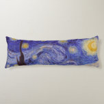 Vincent Van Gogh Starry Night Vintage Fine Art Kroppskudde<br><div class="desc">Vincent van Gogh Starry Night Fine Art Painting Starry Night är en målning av den nederländske postimponerande konstnären Vincent van Gogh. Den blå natten i himlar är fylld med roliga moln, stjärnor och ett ljust halvmånsfärande måne. Starry Natt är den enda nokturn i serien av vyer från hans sovrumsfönster. Rörelse:...</div>