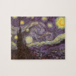 Vincent van Gogh - Stjärnenatt Pussel<br><div class="desc">Stjärnenatt (1889) av Vincent van Gogh är en gammal post-impressionistisk fin konst landskapsnaturmålning. En vy över en stad i en dal på natten med virvlande moln,  lysande stjärnor och en vacker gyllengul halvmåne. Den målades under dagen från minnet och är van Goghs mest berömda målning.</div>