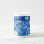 vincent van gogh stjärnmörker benporslin mugg<br><div class="desc">Van Goghs berömd målar,  "Starry Natt." Under sin vistelse på Saint Remy-asyl på 1880-talet skildrade van Gogh den rullande backe och cypress träd han såg från sitt fönster.  Digitalt utökat med PixDezines.Copyright © 2008-2016 PixDezines.com™ och PixDezines™ på zazzle.com. Alla höger reserverade.</div>