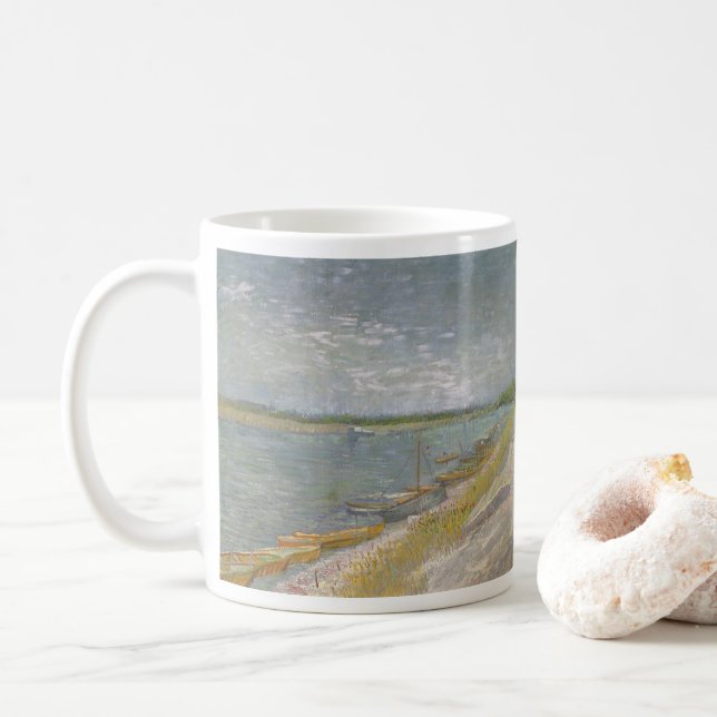 Vincent van Gogh - Utsikt över en flod med roddbåt Kaffemugg (Med munk)