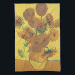 Vincent van Gogh - Vas med femton solrosor Kökshandduk<br><div class="desc">Vas med femton solrosor eller helt enkelt Solrosor (1888) av Vincent van Gogh är en gammal postimpressionistisk blomstermålning. Det är en del av en stilleben-serie med flera liknande målningar med en bukett trädgårdsblommor i en vas. Hela serien visar solrosor i alla livsstadier,  från full blomning till vissnande och döda.</div>