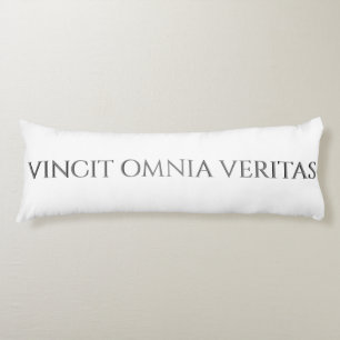 VINCIT OMNIA VERITAS BODY PILLOW KROPPSKUDDE