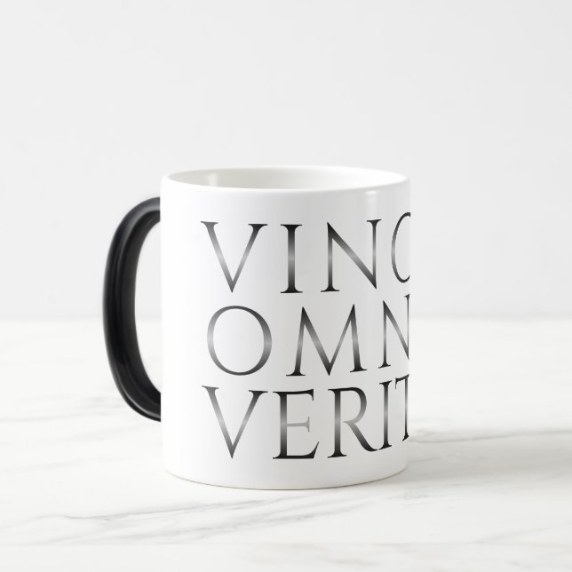VINCIT OMNIA VERITAS - Light Magisk Mugg (Framsida vänster)