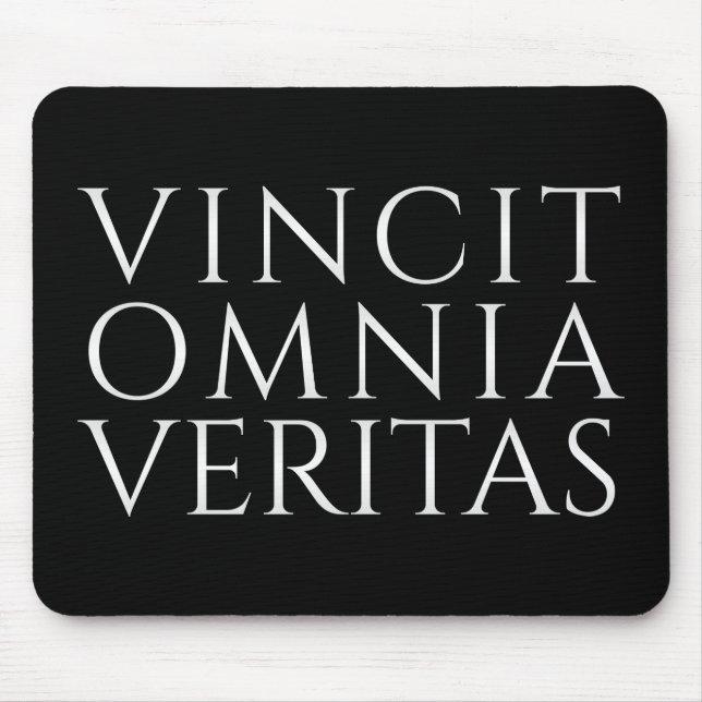 VINCIT OMNIA VERITAS MOUSE PAD MUSMATTA (Framsidan)