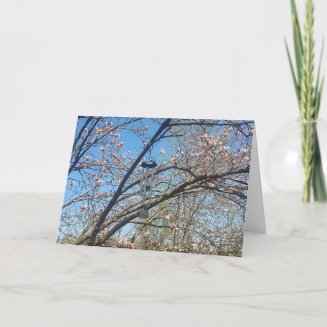 Vind chimes och Magnolia Träd-födelsedagskort Kort (Framsida)