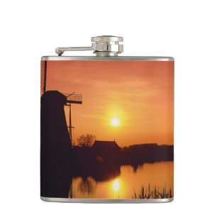 Vindkraftverk vid solnedgång, Kinderdijk, Nederlän Fickplunta