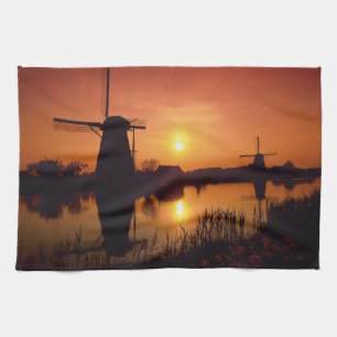 Vindkraftverk vid solnedgång, Kinderdijk, Nederlän Kökshandduk