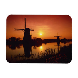 Vindkraftverk vid solnedgång, Kinderdijk, Nederlän Magnet