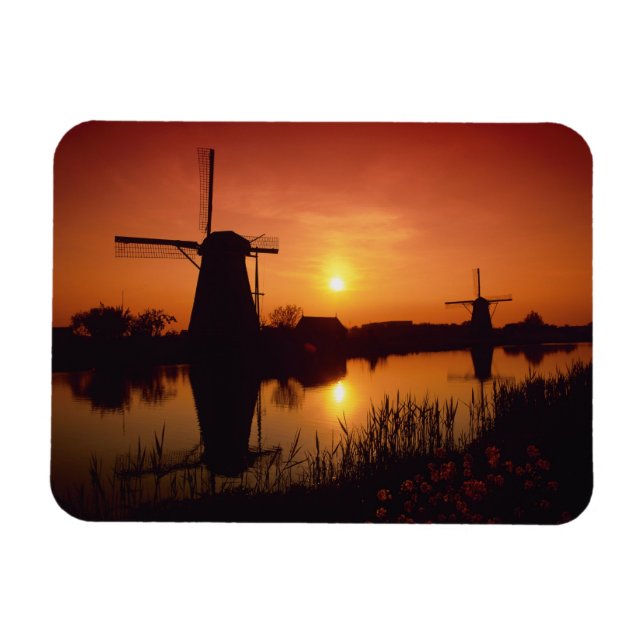 Vindkraftverk vid solnedgång, Kinderdijk, Nederlän Magnet (Horisontell)