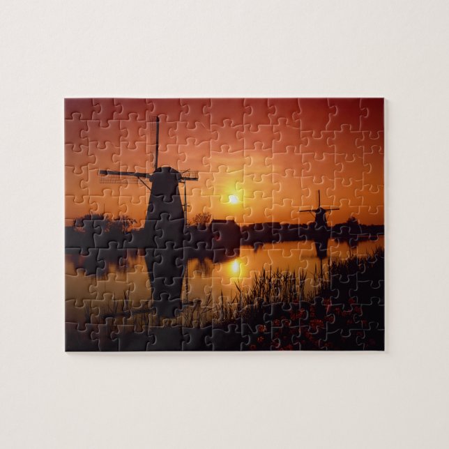 Vindkraftverk vid solnedgång, Kinderdijk, Nederlän Pussel (Horisontell)